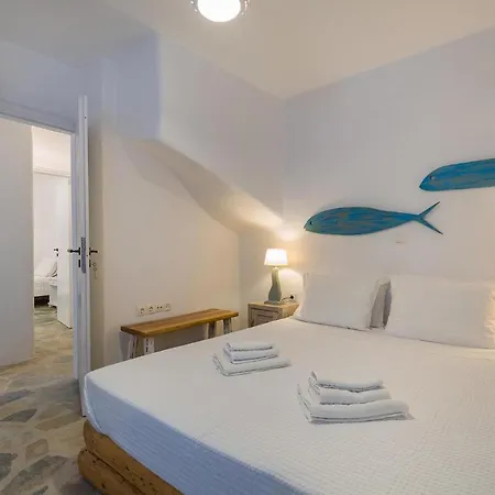 White Earth Paros * Molos (Paros)