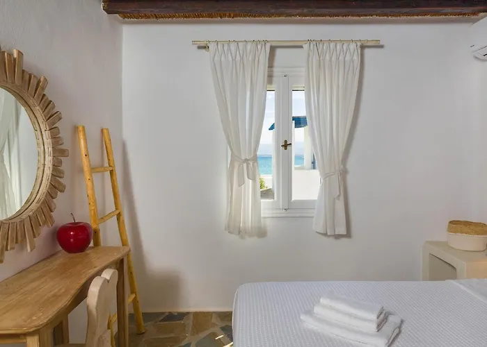 White Earth Paros * Molos (Paros)